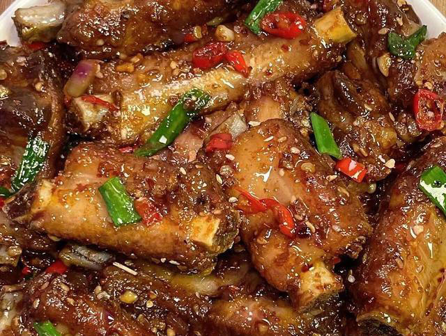 蒜香排骨好吃的家常做法，金黄酥脆，肉嫩多汁，开胃又下饭，真香