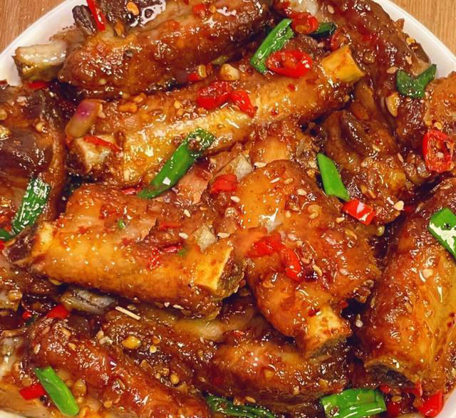 蒜香排骨好吃的家常做法，金黄酥脆，肉嫩多汁，开胃又下饭，真香