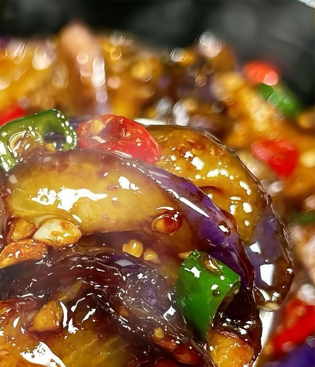 茄子这个做法建议收藏起来，香辣软糯，汤汁拌饭都能吃两碗