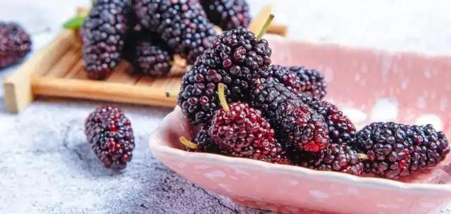 晚上睡不着，建议多吃3种“天然安眠药”