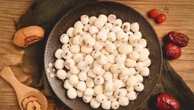 晚上睡不着，建议多吃3种“天然安眠药”