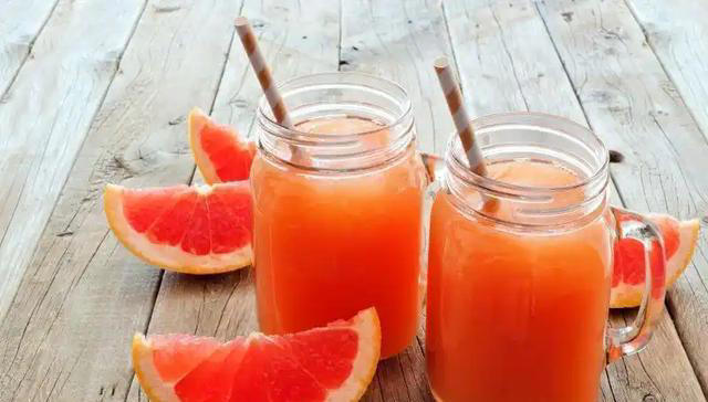 医生提醒：柚子虽好，但这两种人最好不要吃柚子，可能会有损健康