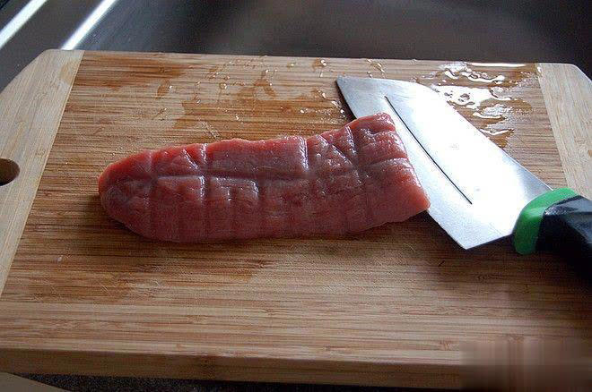 大厨手把手教你家常小炒牛肉，让牛肉又嫩又美味！