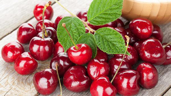 樱桃再度引发关注，医生揭秘：常吃或能收获4大健康好处！