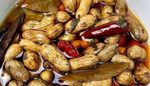 人未老脑先衰！建议中老年人常吃三样，预防痴呆症，提升记忆力