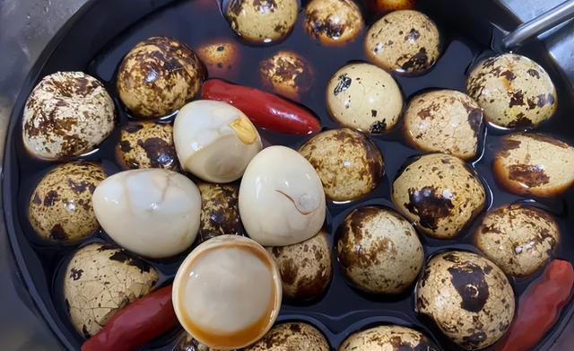 人未老脑先衰！建议中老年人常吃三样，预防痴呆症，提升记忆力