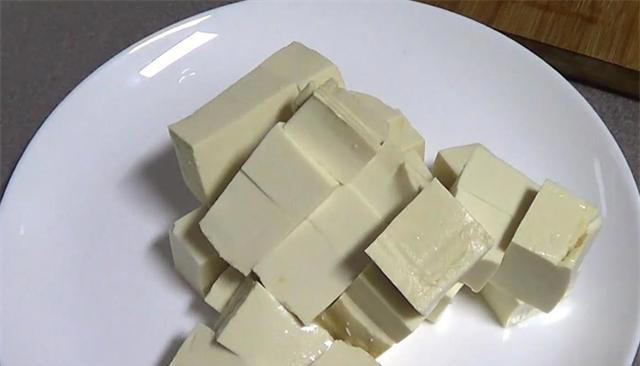 这样做豆腐才入味，一道麻婆豆腐，麻辣鲜香又下饭，越吃越上瘾