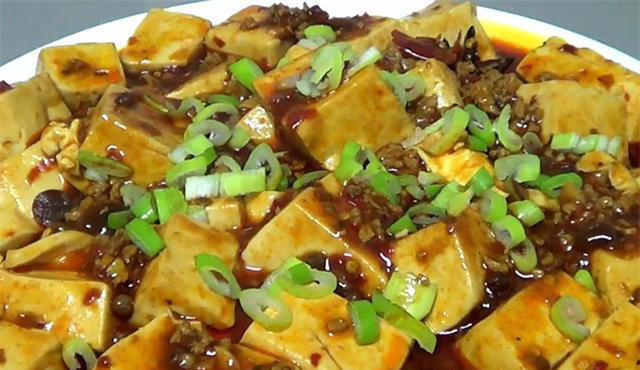 这样做豆腐才入味，一道麻婆豆腐，麻辣鲜香又下饭，越吃越上瘾