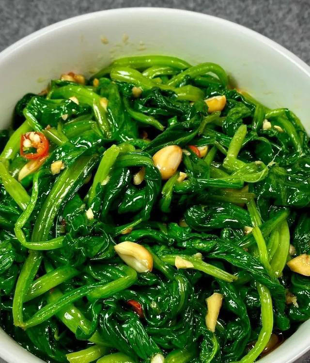 秋冬换季，建议中老年人多吃八道荤素菜，补钙补蛋白，增强免疫力