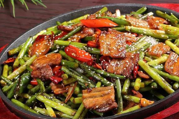 炒蒜苔总软塌无味？多做1步秒变脆嫩，香到全家抢着吃