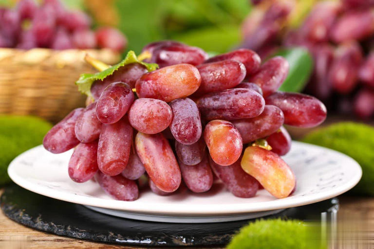 8种热门葡萄图鉴+5招选购技巧，轻松挑到甜润果