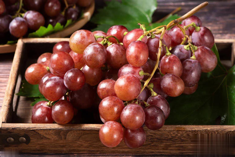 8种热门葡萄图鉴+5招选购技巧，轻松挑到甜润果