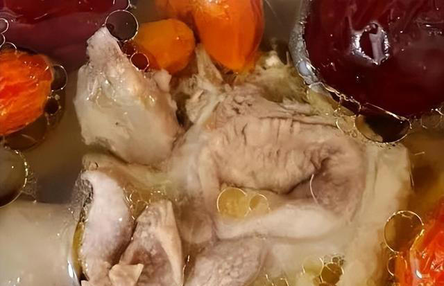 冬天快到了，八道炖汤少不了，营养健康又美味，大人小孩都爱喝