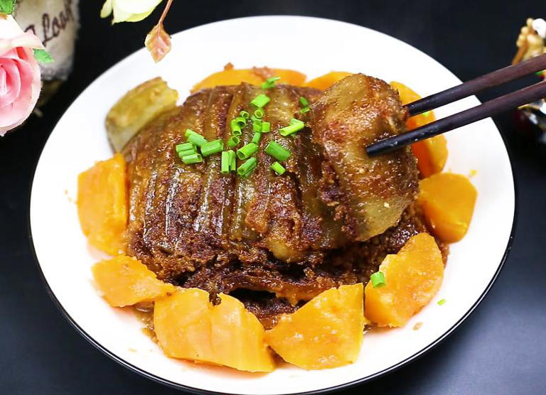 做粉蒸肉，老一辈传下来的3个窍门，五花肉酥烂不腻，米粉不夹生