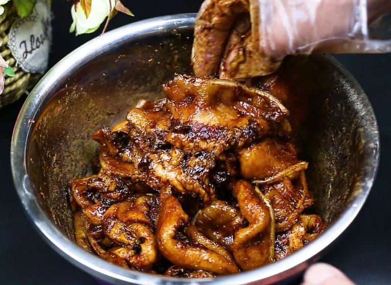 做粉蒸肉，老一辈传下来的3个窍门，五花肉酥烂不腻，米粉不夹生