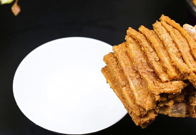 做粉蒸肉，老一辈传下来的3个窍门，五花肉酥烂不腻，米粉不夹生