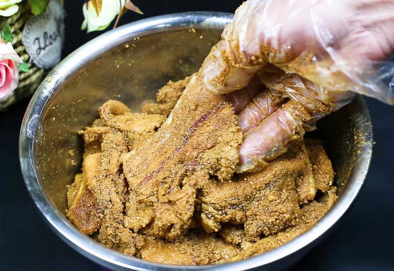 做粉蒸肉，老一辈传下来的3个窍门，五花肉酥烂不腻，米粉不夹生