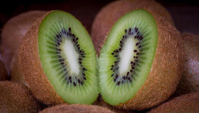 入秋后，喉咙干痒总咳嗽？推荐7种美味的水果，润燥止咳有效果