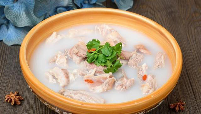 炖羊肉用料太多，难怪不好吃！只需2样料，炖好后汤鲜肉香