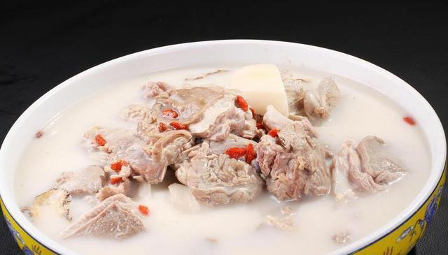 炖羊肉用料太多，难怪不好吃！只需2样料，炖好后汤鲜肉香