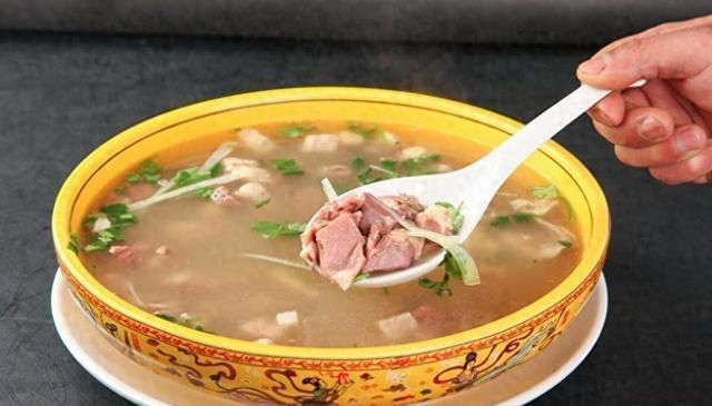 炖羊肉用料太多，难怪不好吃！只需2样料，炖好后汤鲜肉香