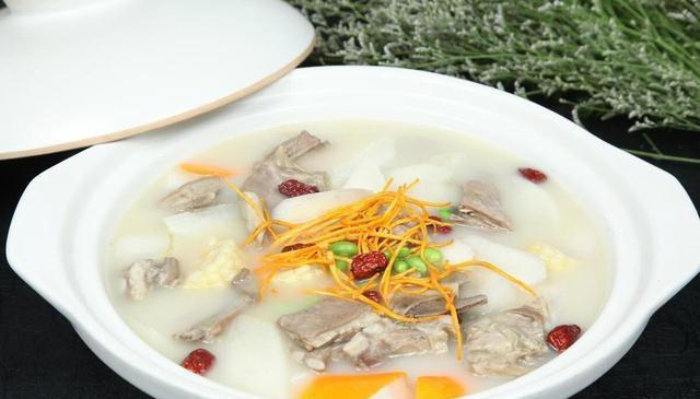 炖羊肉用料太多，难怪不好吃！只需2样料，炖好后汤鲜肉香