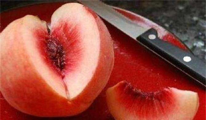 桃子皮能吃吗？吃桃子到底该不该削皮？皮有营养吗？