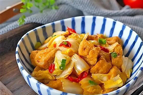 白菜炖豆腐超简单做法，1个小秘诀，挑食的人都吃光汤汁！