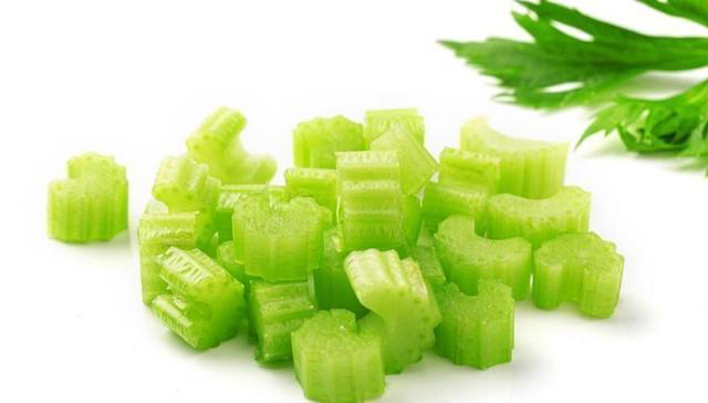 做锅贴有人用面水，有人用淀粉水，教你正确做法，个个鲜香酥脆