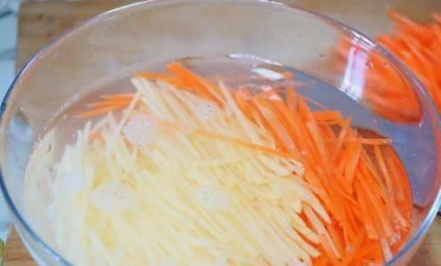 10分钟搞定早餐，土豆丝卷饼外酥里嫩，你家也能做！