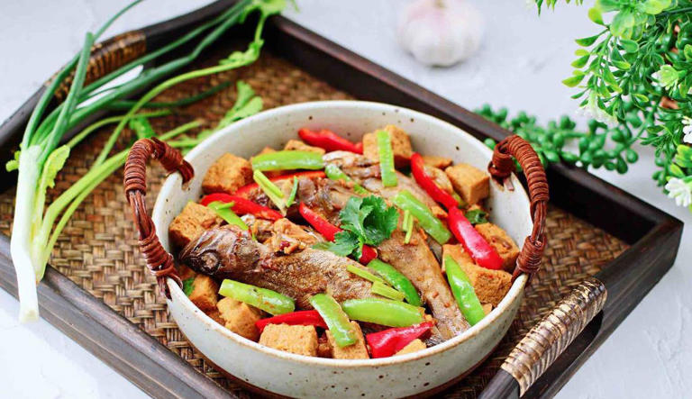 经典家常菜红烧小杂鱼，简单易学又下饭，深受大家喜爱