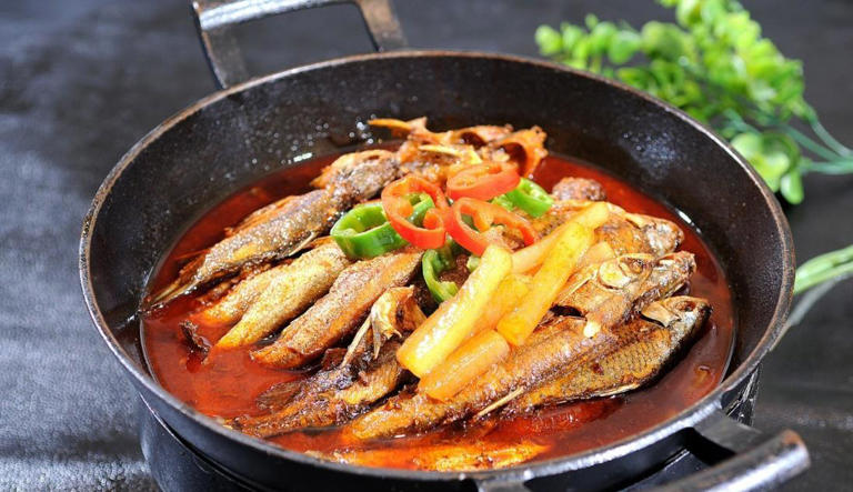 经典家常菜红烧小杂鱼，简单易学又下饭，深受大家喜爱