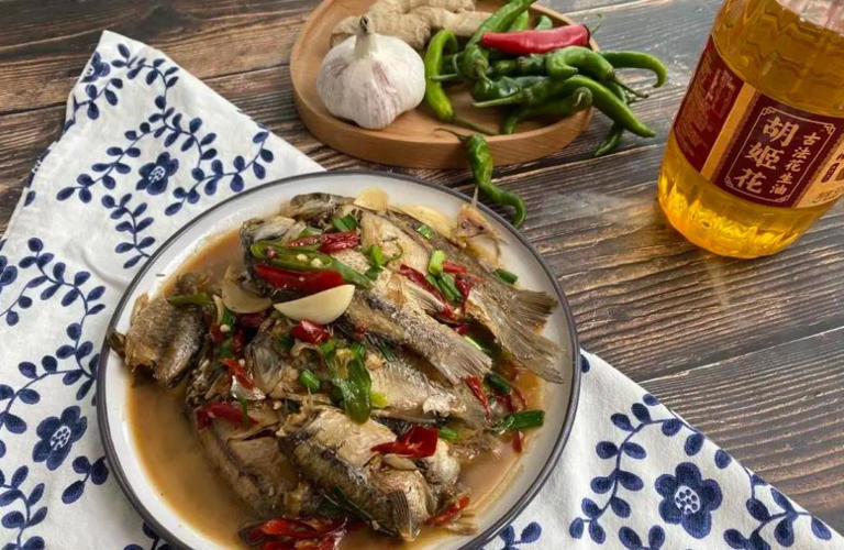 经典家常菜红烧小杂鱼，简单易学又下饭，深受大家喜爱