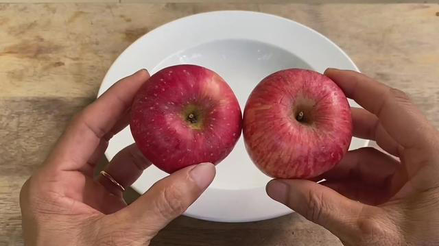 苹果皮扔掉太可惜了，手把手教你泡水养花，涨知识了