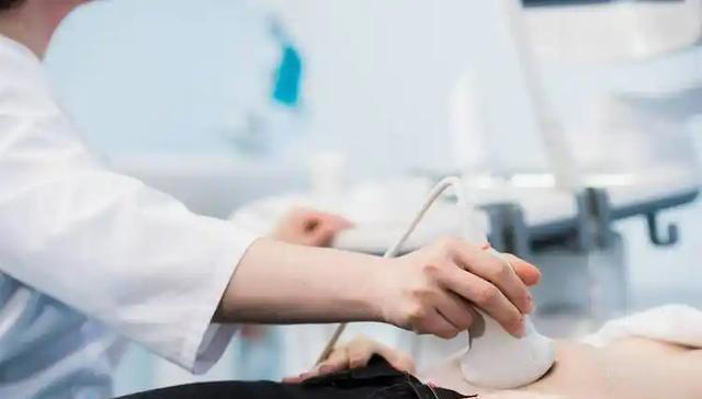 能不能长寿，皮肤有暗示？老年人斑点越少，或活得越久？医生咋说