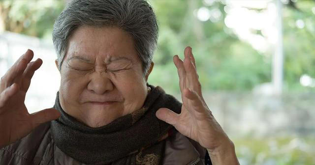 能不能长寿，皮肤有暗示？老年人斑点越少，或活得越久？医生咋说