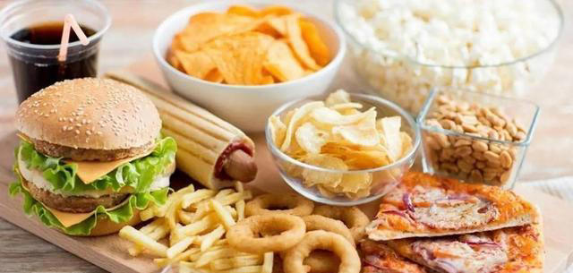 脑梗越来越多，提醒：脑梗不宜吃的6种水果，再馋也不要贪嘴