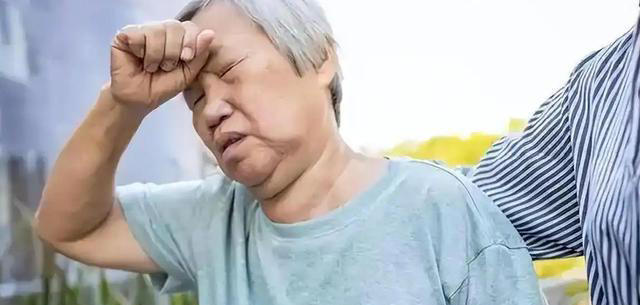 脑梗越来越多，提醒：脑梗不宜吃的6种水果，再馋也不要贪嘴