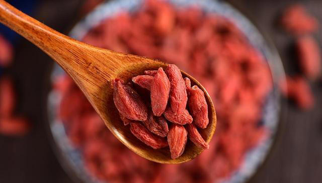 枸杞好处多，但不是人人都可以吃！医生提醒：这几类人越吃身体可能越“差”