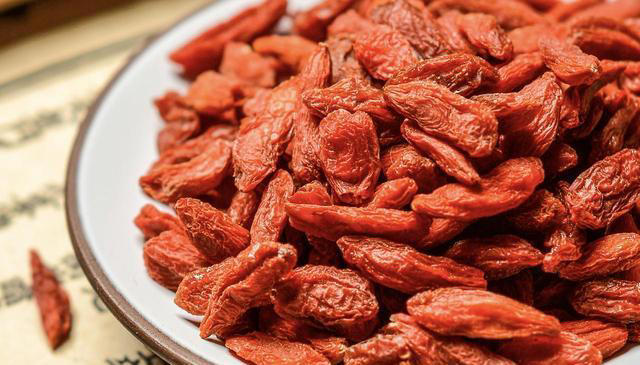 枸杞好处多，但不是人人都可以吃！医生提醒：这几类人越吃身体可能越“差”