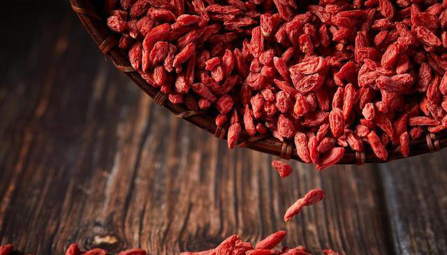 枸杞好处多，但不是人人都可以吃！医生提醒：这几类人越吃身体可能越“差”