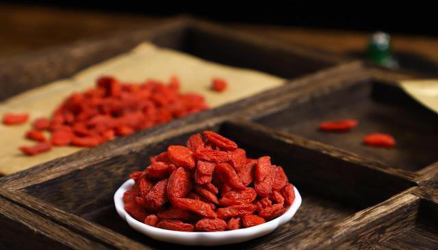 枸杞好处多，但不是人人都可以吃！医生提醒：这几类人越吃身体可能越“差”