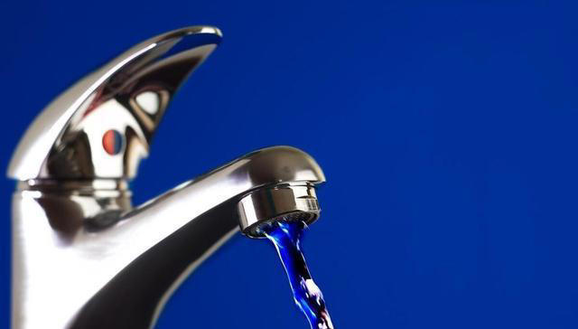 10个生活小妙招，衣服放久了会发黄，简单一招，洗出来跟新的一样