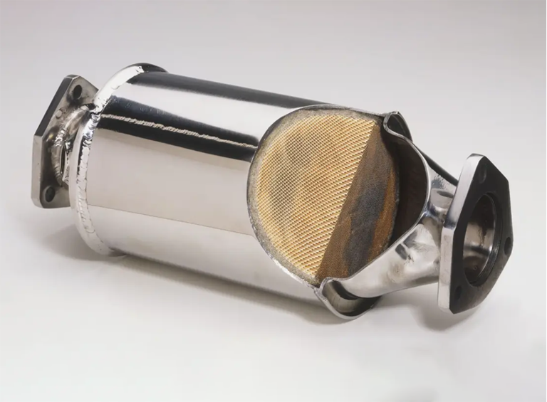 汽车冷启动时发动机转速为何会升高，是否需要原地等待转速下降？