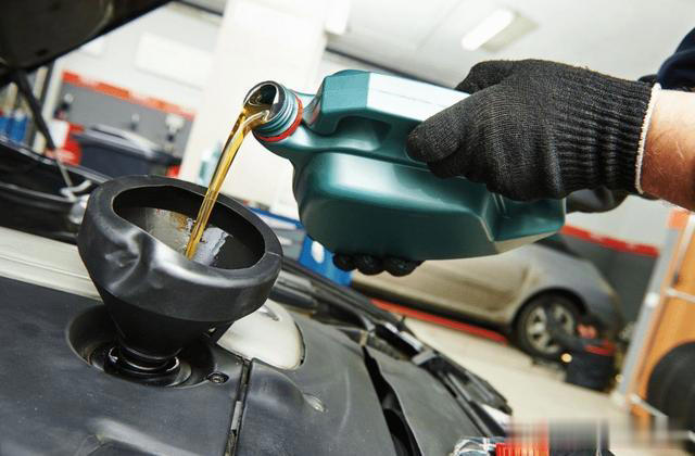 全合成机油多久换一次？今天一次性给你说清楚！