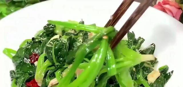 深秋是“养肝黄金期”，建议女性多吃这3种食物，美容养颜，比护肤品实际多了！