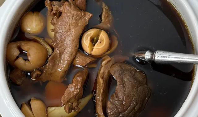 失眠最怕这四种菜，建议中老年：隔天换着吃，补血润燥，安神助眠