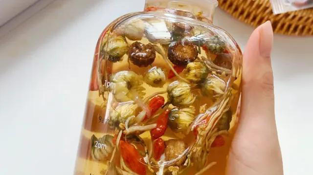 失眠最怕这四种菜，建议中老年：隔天换着吃，补血润燥，安神助眠