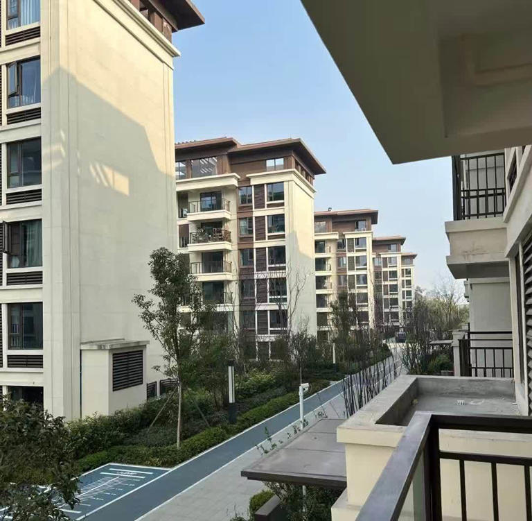 现在买房，到底是“聪明”还是“愚蠢”，听内行人分析完，我才发现自己想错了