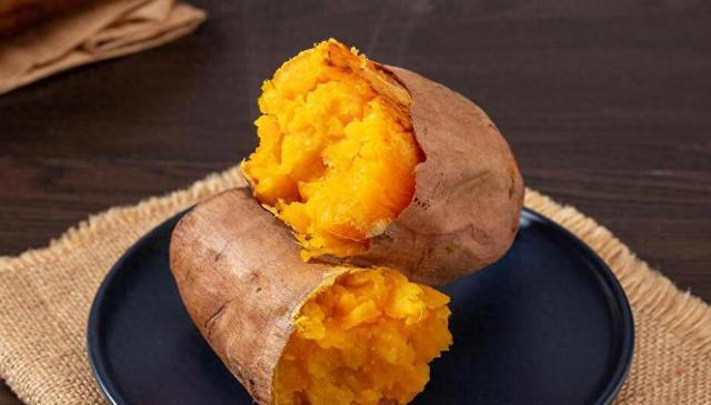 蒸红薯时，不要再直接蒸，老厨师教你3点，个个流糖汁，比卖得强